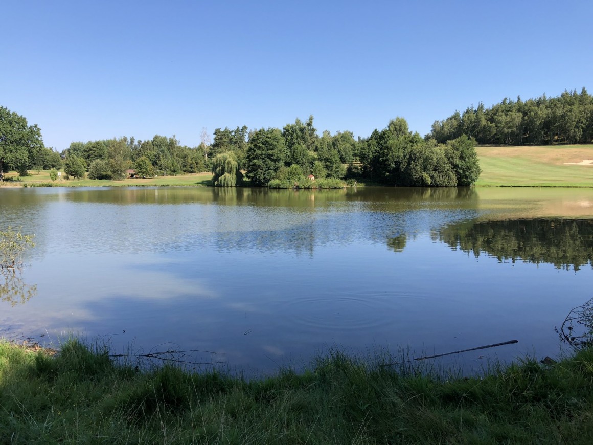 Ein imposantes Wasserhindernis auf dem Platz von Franzensbad.